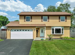 15 Deer Path Dr, Albany, NY 12205