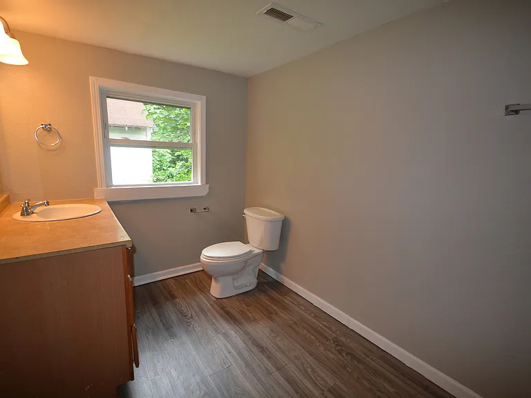 2037 N Jefferson Ave — Photo 8