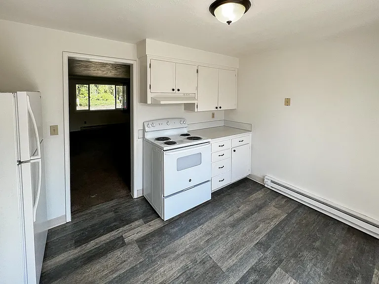 2514 Honeysuckle Way NE — Photo 8