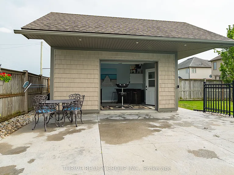 12 Ashwood Cres — Photo 37