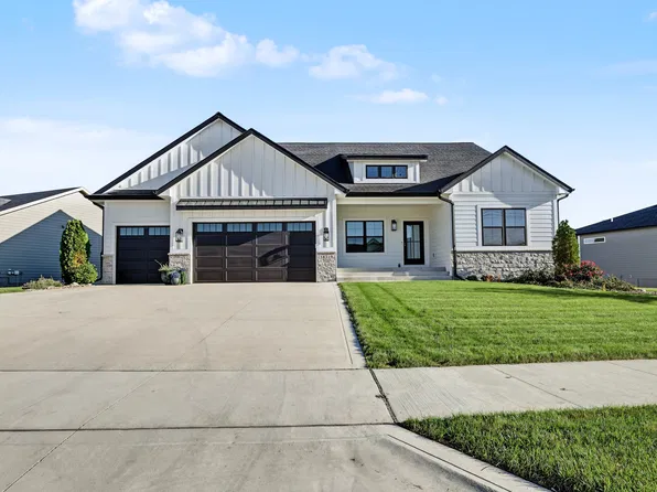 16319 Ironwood Ln, Waukee, IA 50263