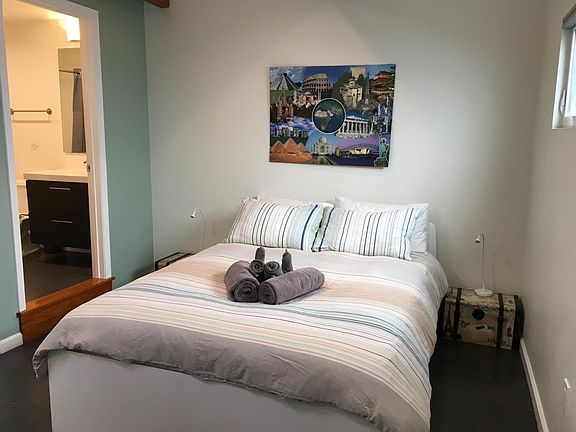 4th image of 1017 Van Buren Ave #1
