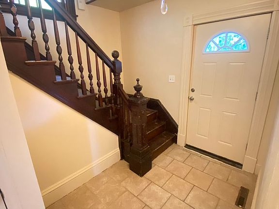 4th image of 39 Library St