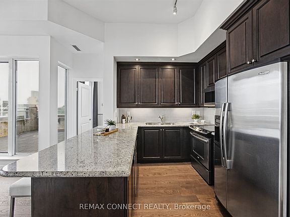 4th image of 628 Fleet St #Penthouse 1