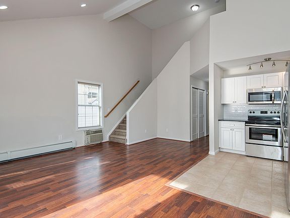 3rd image of 131 Colin Dr