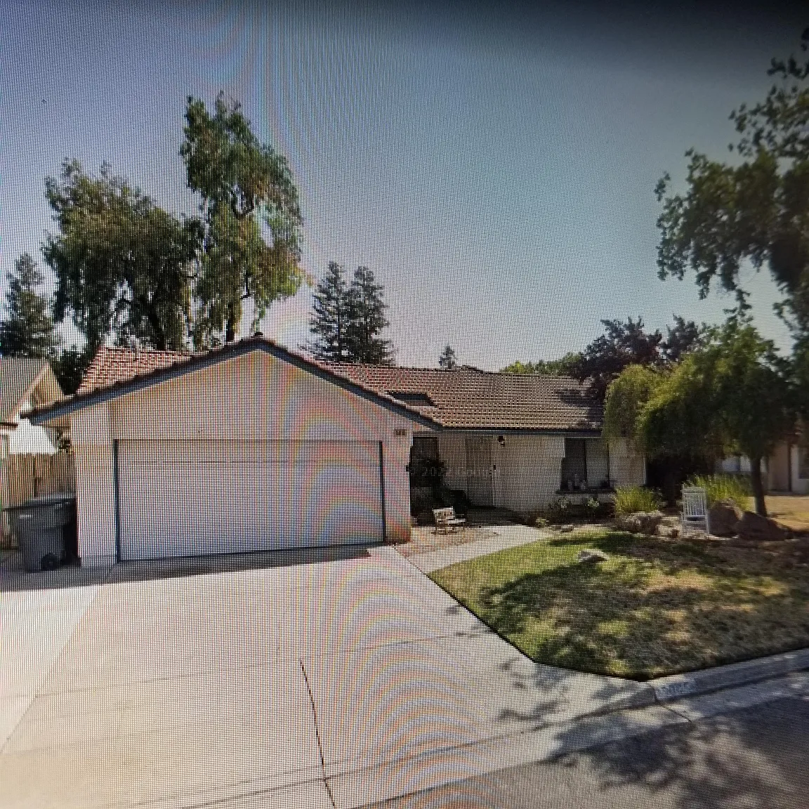 5095 W Kadota Ave photo 1