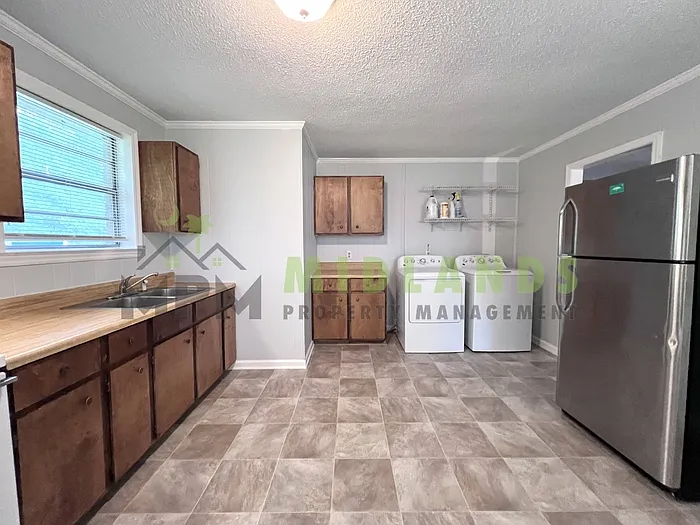 137 Miranda Rd — Photo 32