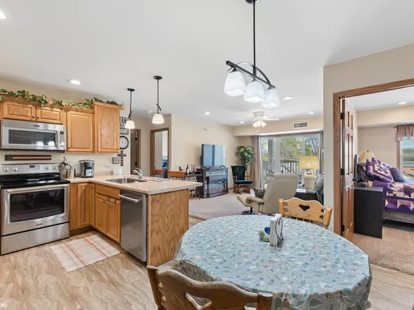 809 7th Ave N APT 313, Clear Lake, IA 50428