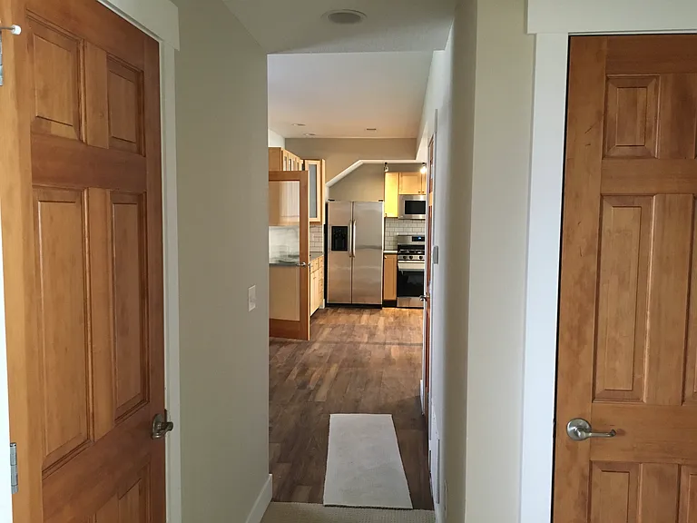 912 Kimbark St — Photo 2