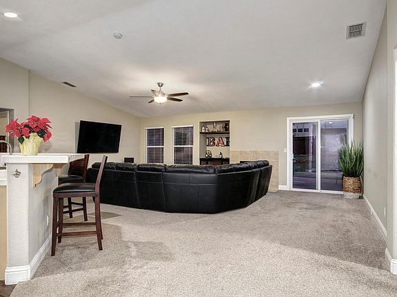 4th image of 4393 McRoberts Dr