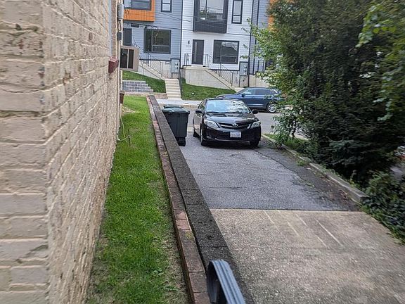 5th image of 2533 Elvans Rd SE