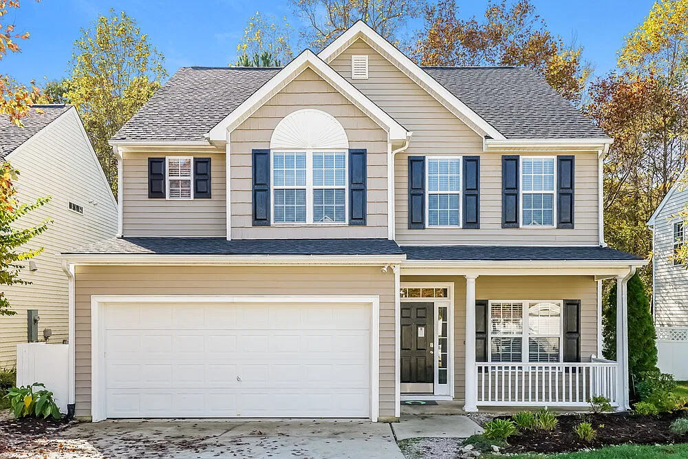 4 bed, 2.5 bath, 2374 sqft, $2,270 — Photo 1