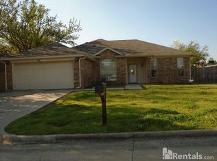 100 Hardin Dr, Arlington, TX 76018