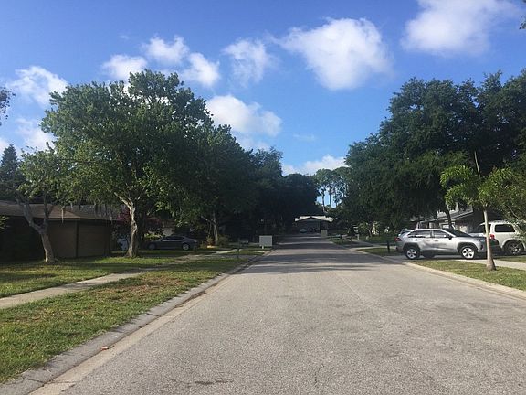 4th image of 31 Harbor Lake Cir