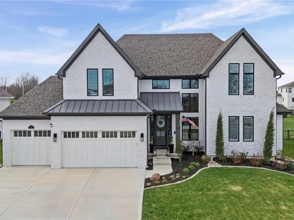 10126 N Kansas Ct, Kansas City, MO 64155