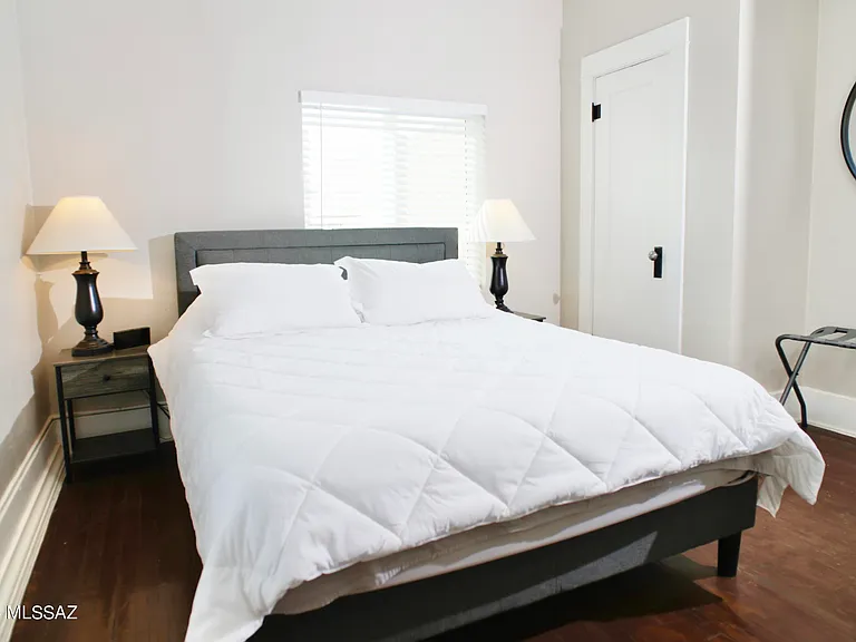 12 E University Blvd #14 — Photo 19