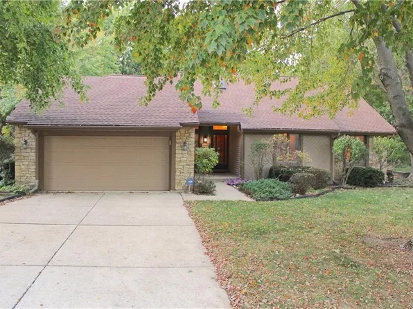 2400 NE 66th St, Gladstone, MO 64118