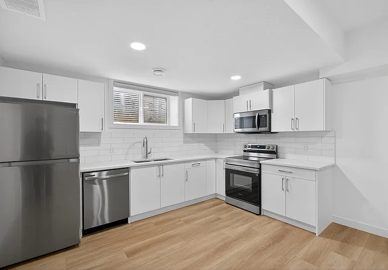 30 Renwyck Pl #BASEMENT — Photo 2