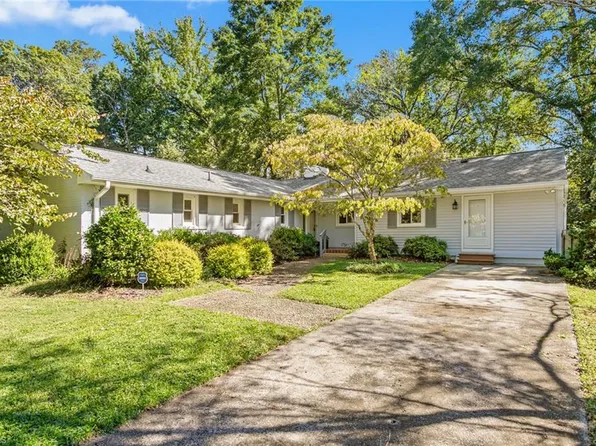 104 Beverly Pl, Greensboro, NC 27403