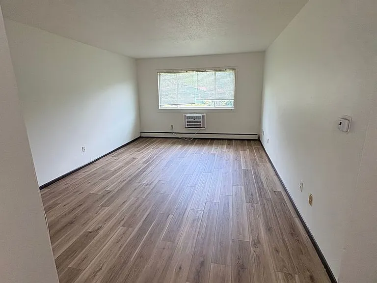 791 Russell Rd — Photo 13