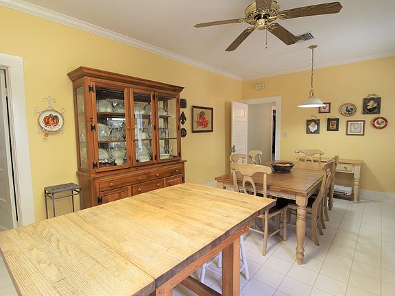 5th image of 1011 Hutchinson Ave