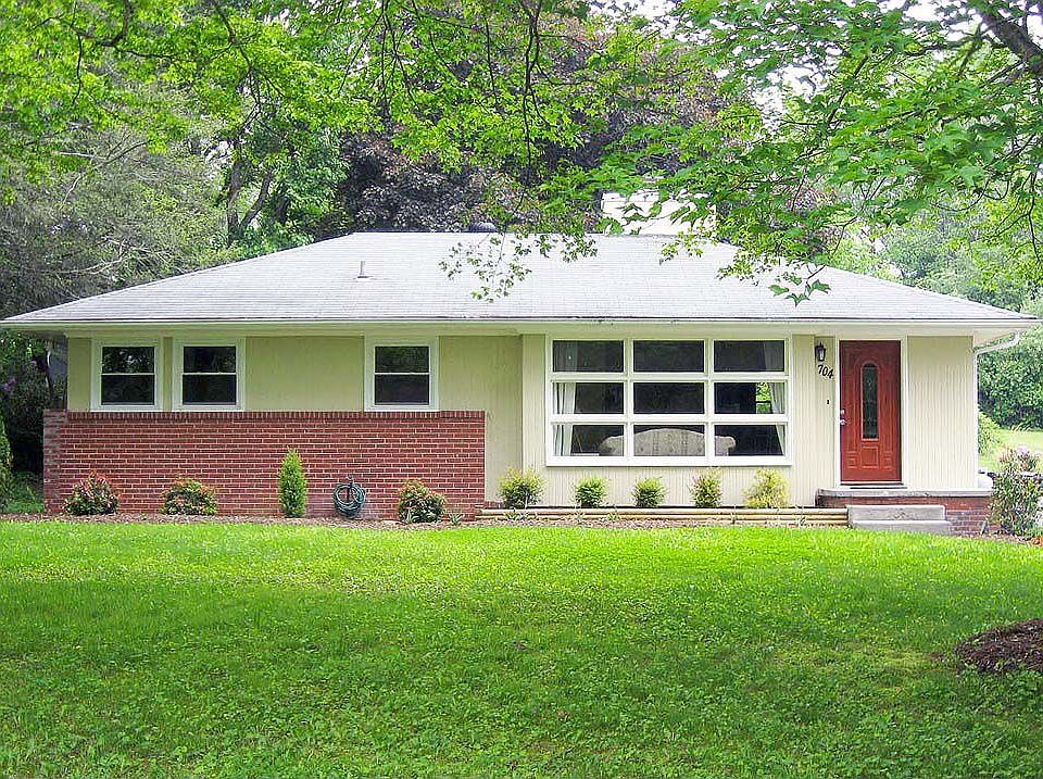 1st image of 704 Barringer Dr