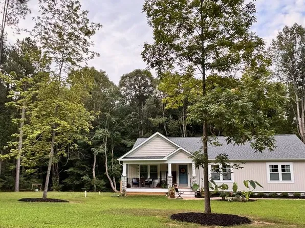49 W Sunrise Dr, Warsaw, VA 22572
