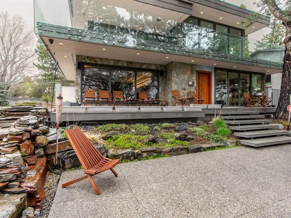 2825 Parkside Dr S, Lethbridge, AB T1J 1M8