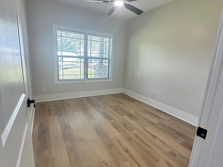 932 Windmill Rd — Photo 9