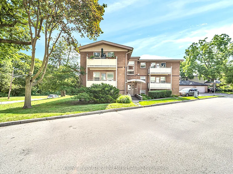 135 Kingsway Cres #4 — Photo 3