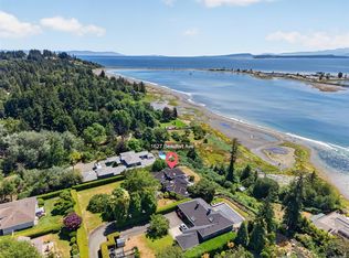 1627 Beaufort Ave, Comox, BC V9M 1R8