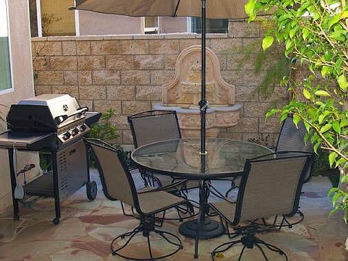 Private Patio with Fountain!