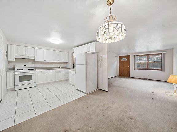 3rd image of 3025 Universal Rd