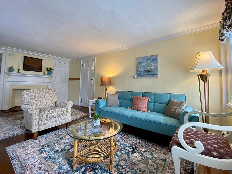 61 Middle St #2