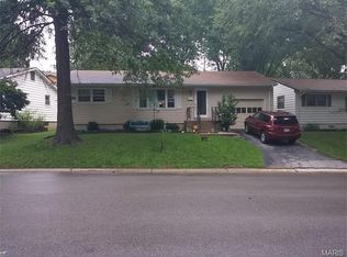 55 Woodlawn Dr, Saint Charles, MO 63301
