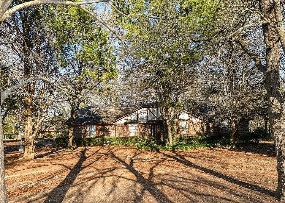 1st image of 307 Willow Creek Ln