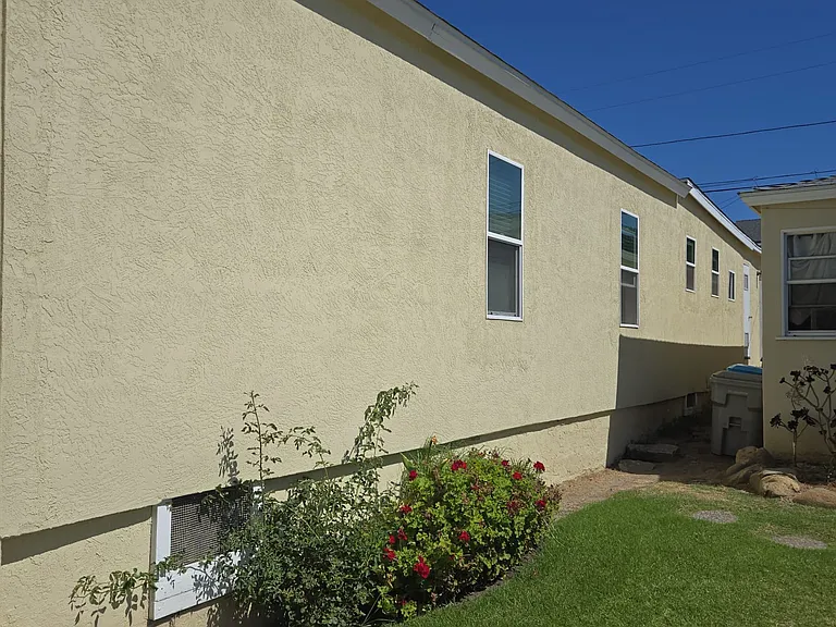 Clay Ave — Photo 1
