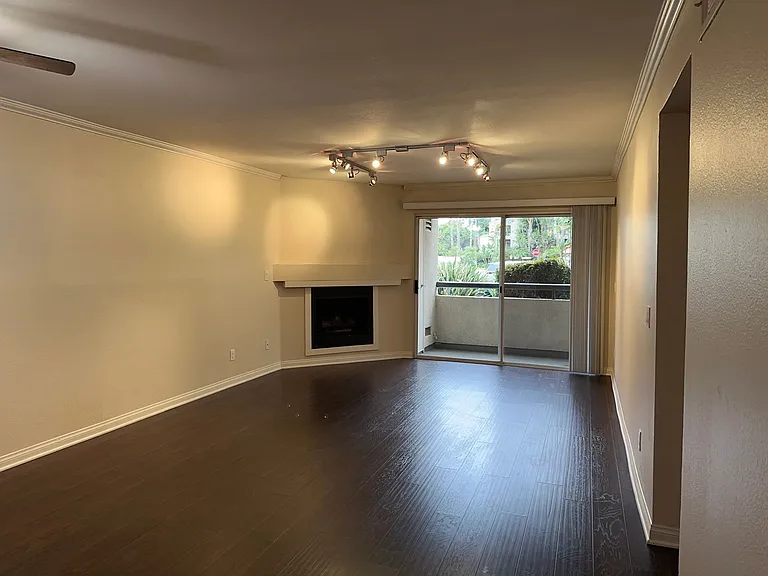 21450 Burbank Blvd #114 — Photo 2