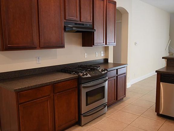 4th image of 102 W Lake Victoria Cir