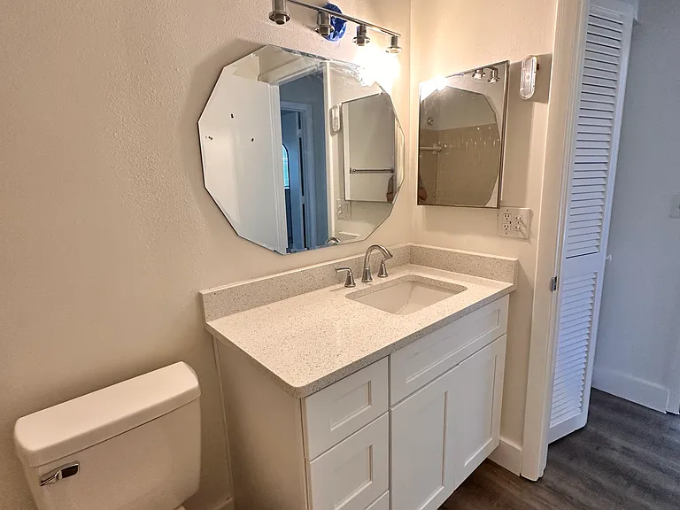 535 Parkdale Mews #535 — Photo 7