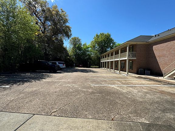 3rd image of 1813 Hackberry Ln APT 8
