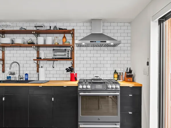 649 De Kalb Avenue image 15 of 29