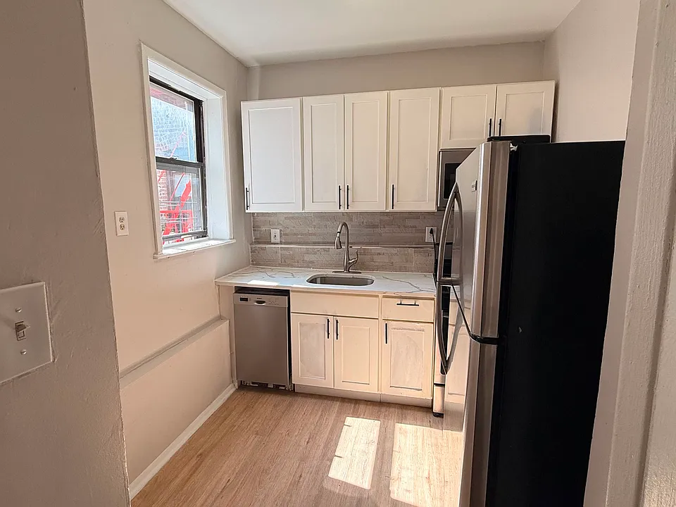 225-227 Academy St #35