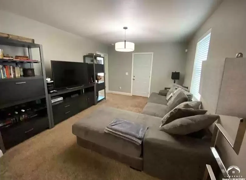 2 bed, 900 sqft, $1,500 — Photo 3