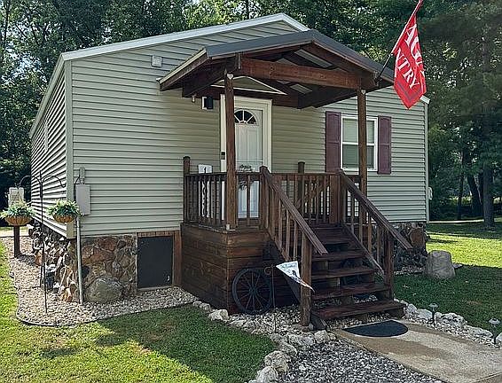 2nd image of 10036 N Rock Ridge Rd