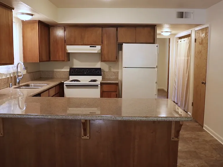 305 Ash St #7 — Photo 11