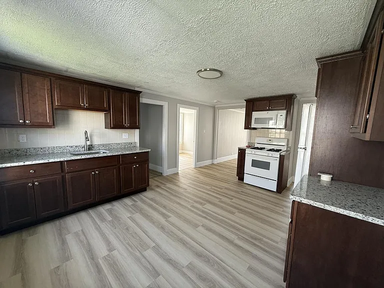 274 Harrison St — Photo 3