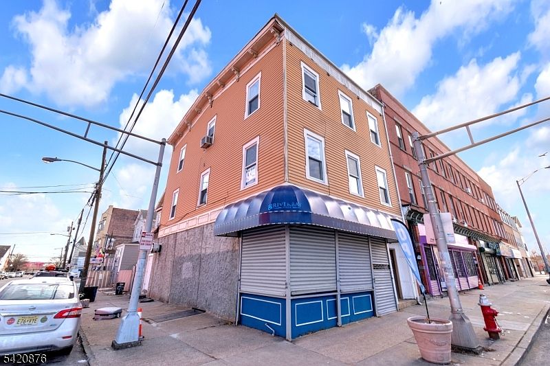 1st image of 95 1St St