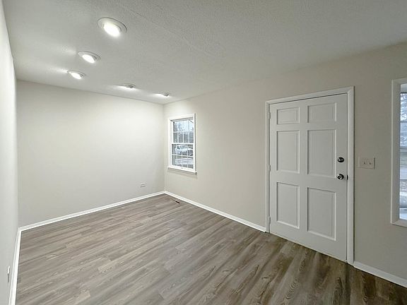 2nd image of 218 W Kennedy Dr