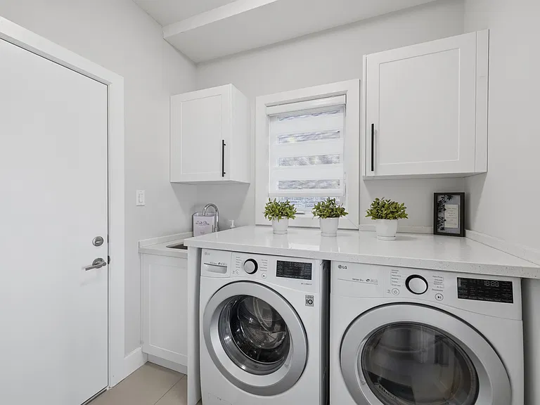 1615 Sandridge Ln — Photo 27